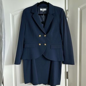 Navy blue Tahari skirt suit size 12 double breasted blazer with gold buttons